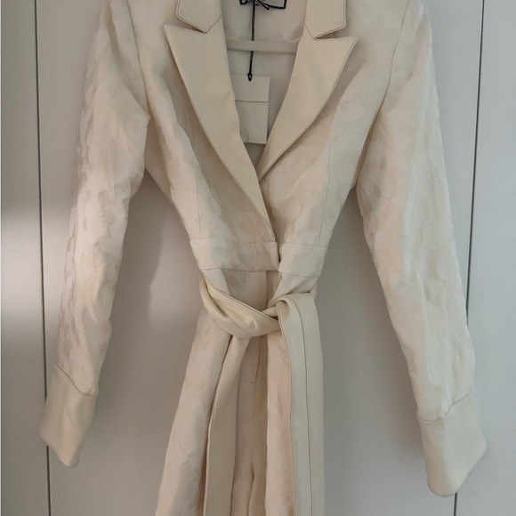 Alexis Ivory Romper - Picture 1 of 3